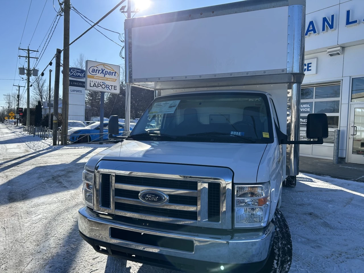 2019 Ford SÉrie E tronquÉ E-450 DRW WB Main Image