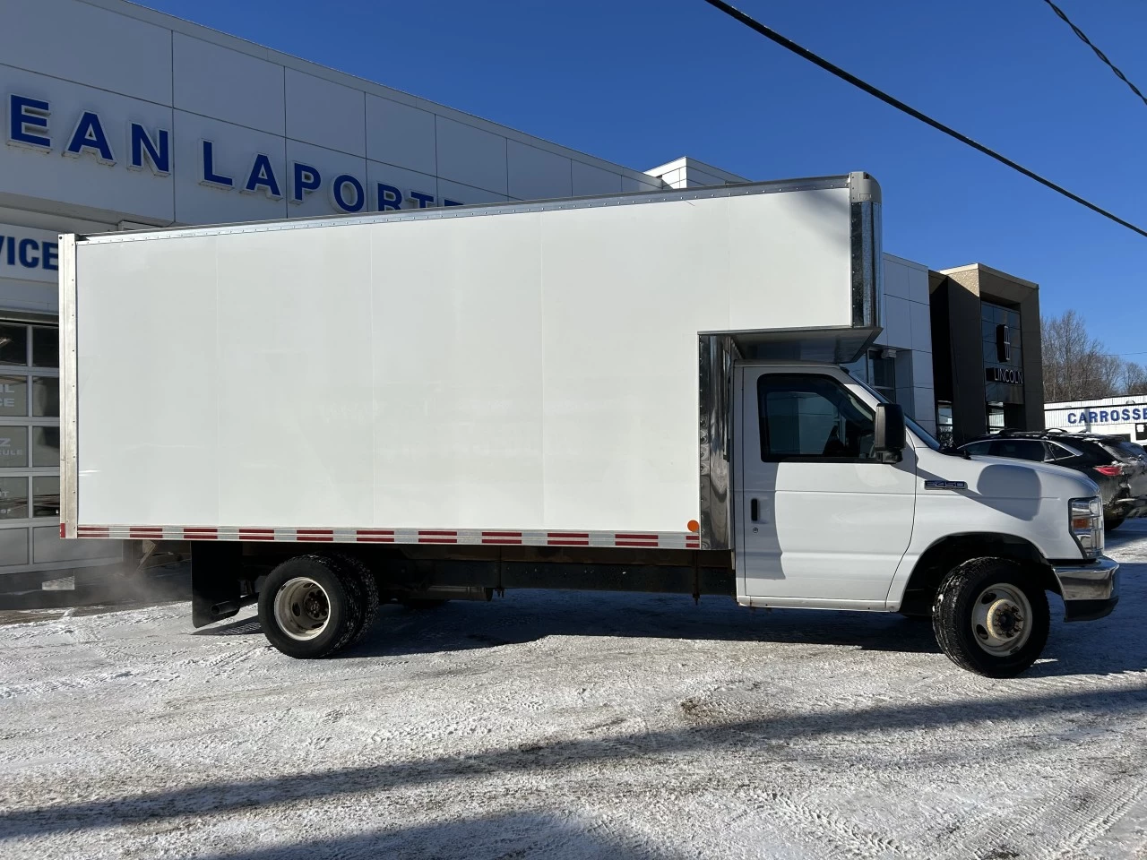 2019 Ford SÉrie E tronquÉ E-450 DRW WB Main Image