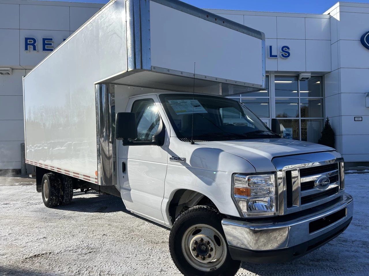 2019 Ford SÉrie E tronquÉ E-450 DRW WB Main Image