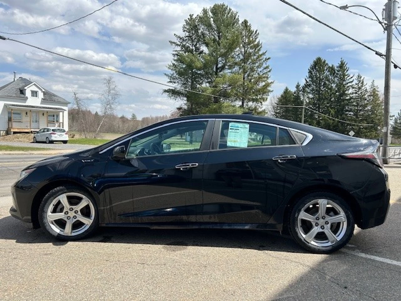 2017 Chevrolet Volt LT https://www.rejeanlaportelincoln.com/resize/b990ff35b810a3abc0cc817b2ca24889-1