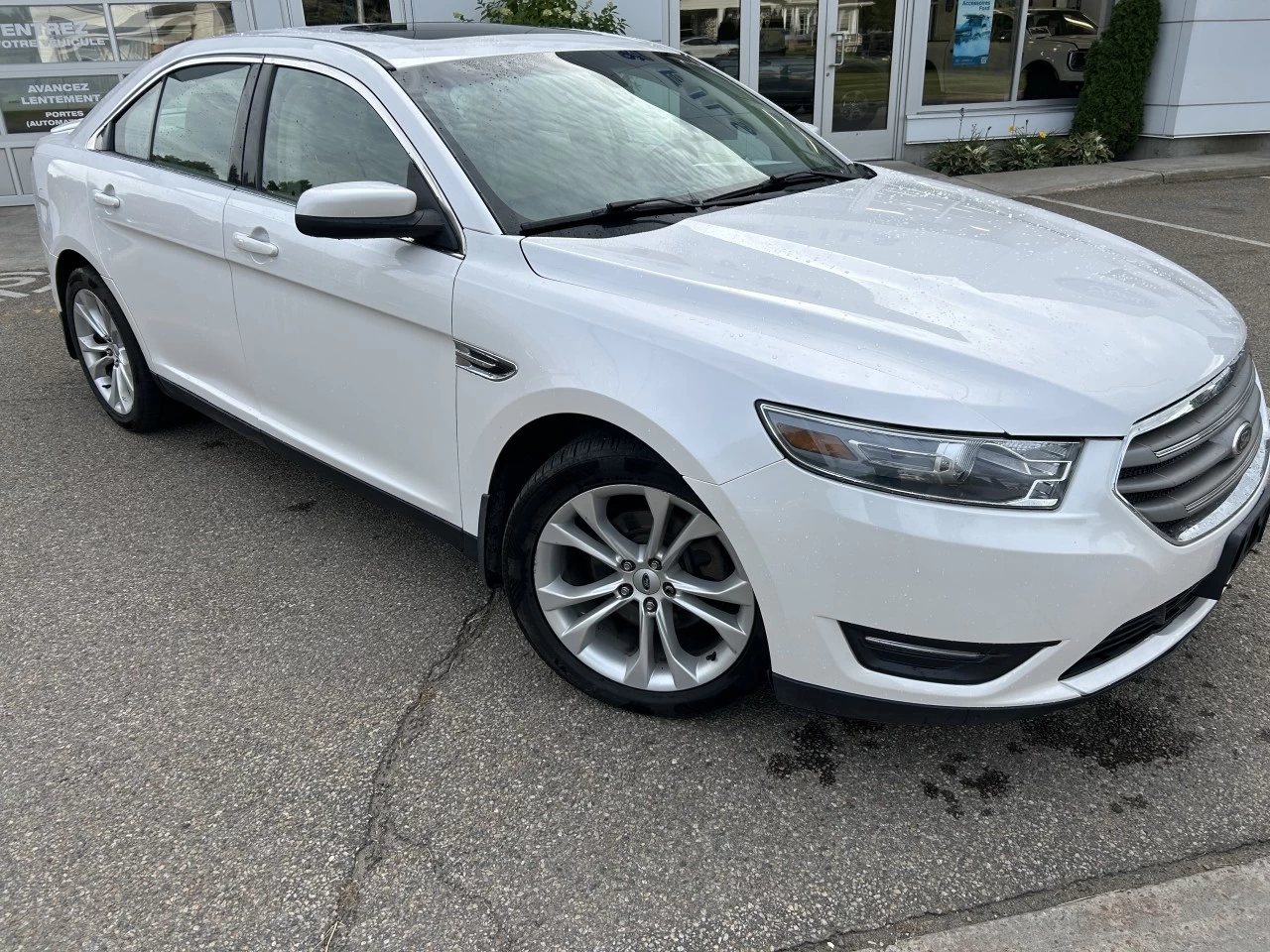 2013 Ford Taurus SEL Main Image