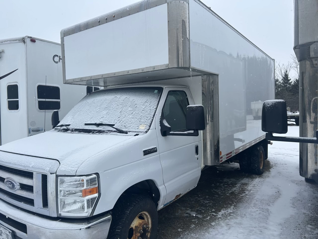 2017 Ford CoupÉ Econoline Commercial E-450 Super Duty DRW Main Image