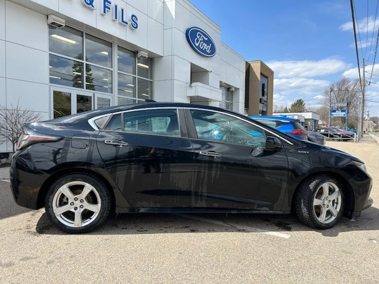 2017 Chevrolet Volt LT https://www.rejeanlaportelincoln.com/resize/b990ff35b810a3abc0cc817b2ca24889-1