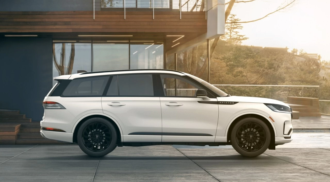 2025 Lincoln Aviator Reserve Main Image