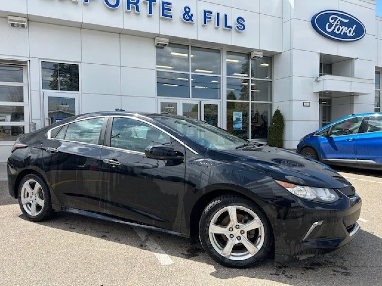 2017 Chevrolet Volt LT https://www.rejeanlaportelincoln.com/resize/b990ff35b810a3abc0cc817b2ca24889-1