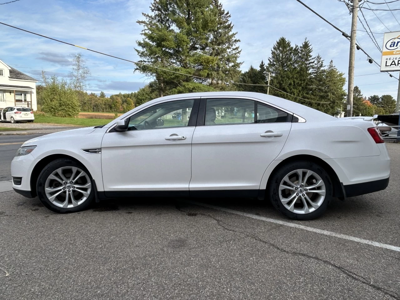 2013 Ford Taurus SEL Image principale